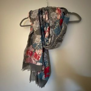 Lightweight grey floral print scarf
